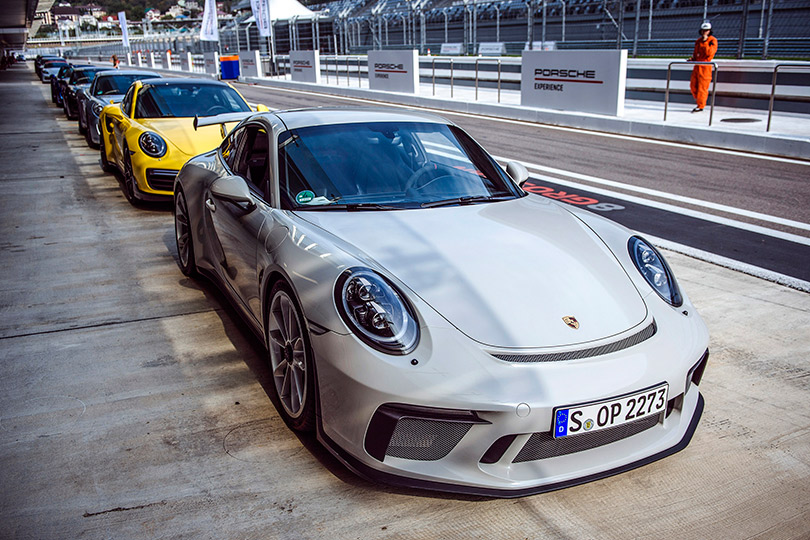 Авто с Яном Коомансом. Porsche World Roadshow на трассе «Сочи Автодром»: speed dating