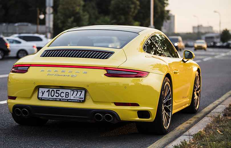 Авто с Яном Коомансом: Porsche 911 Carrera 4S в городе и на гоночном треке