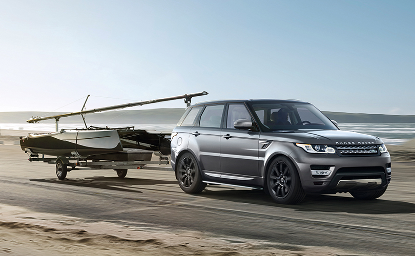 Дороги, которые мы выбираем: спортивный внедорожник Range Rover Sport в городе