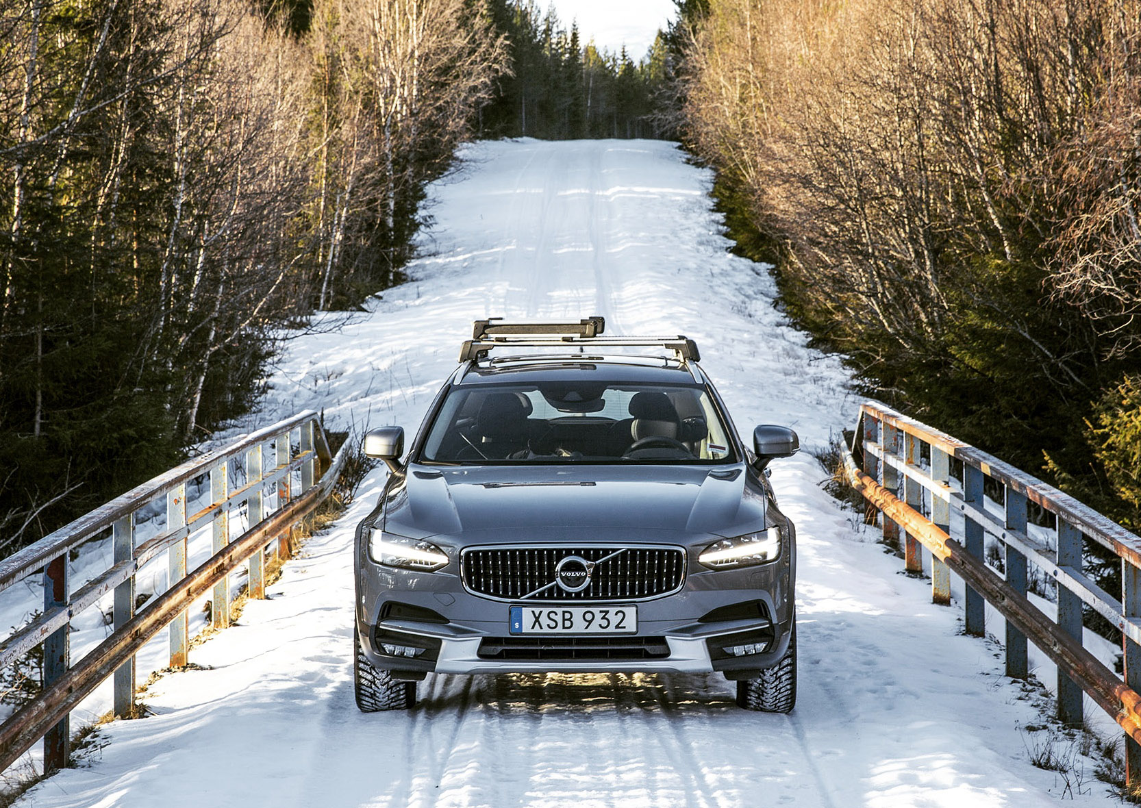 Cars with Jan Coomans. Cold Swedish Adventure: Volvo’s Get Away Lodge and the new V90 Cross Country