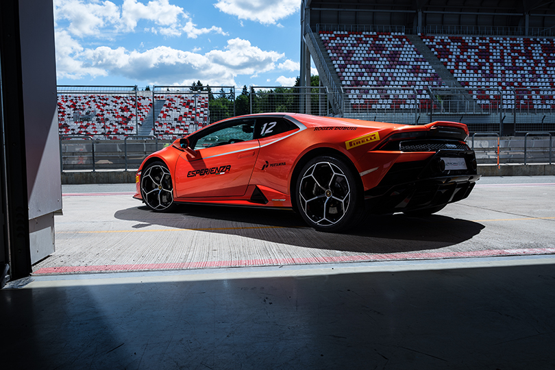 Lamborghini Huracan Evo — динамичный старт на трассе Moscow Raceway