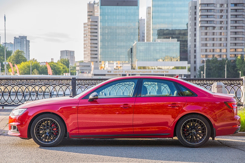 Cars with Jan Coomans. Audi A4 TDI quattro Sport review