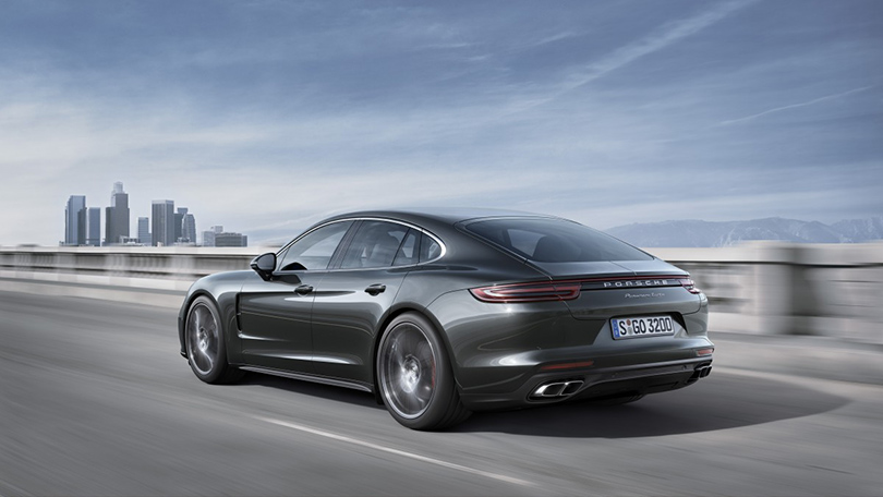 Авто с Яном Коомансом: в Берлине показали новую Porsche Panamera