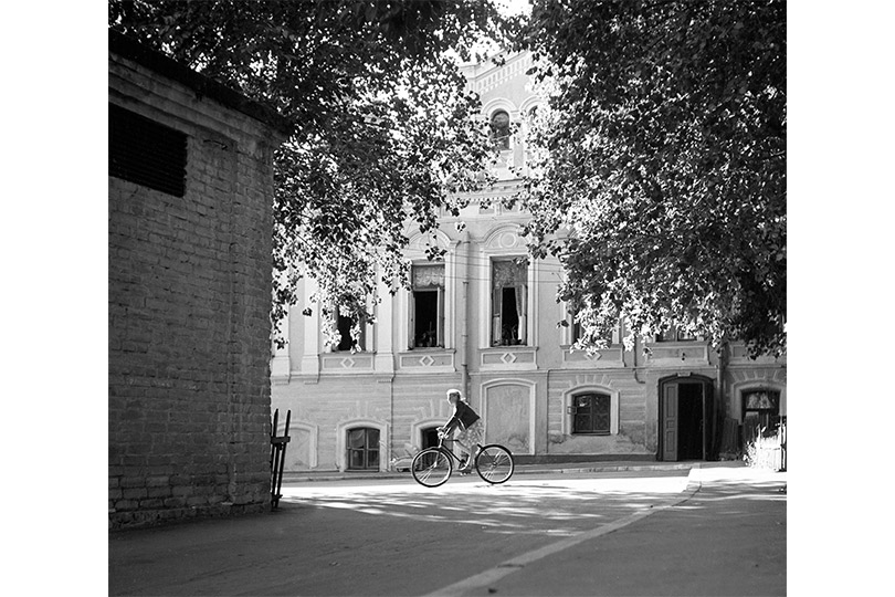 Весна в двориках Старосадского переулка. 1950-е