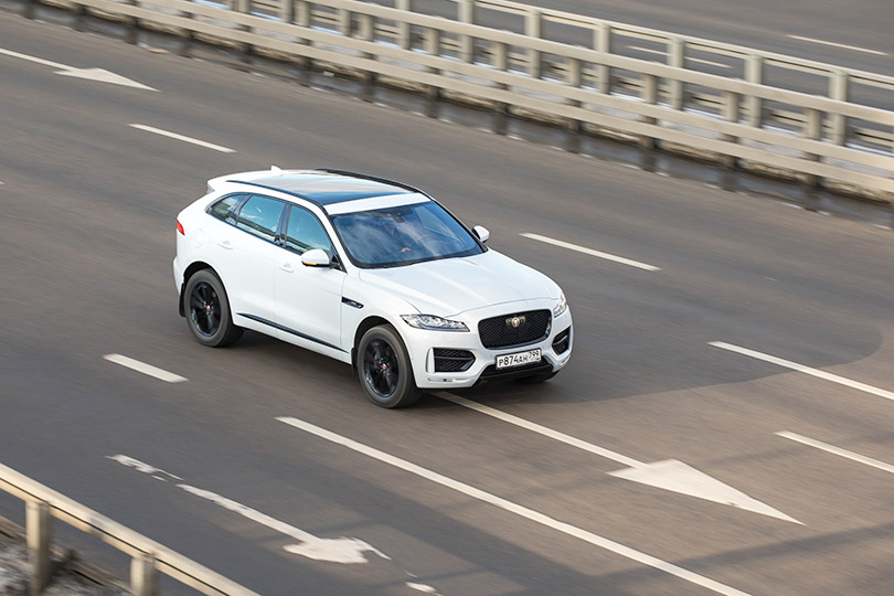 Авто в большом городе. 2-я часть: за рулем Jaguar F-Pace — по самым модным улицам Москвы