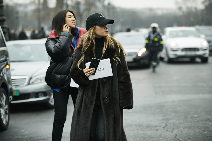 Trend Alert: как носить бейсболки? Берем пример с героинь street style